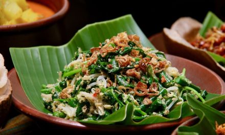 Nasi Urap: Kuliner Segar Khas Indonesia Dengan Kaya Rempah