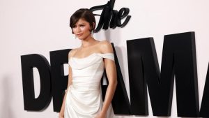 Sustainable Style Ala Zendaya, Pakai Ulang Gaun Oscars Dari 10 Tahun Lalu