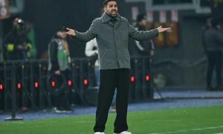 Cesc Fabregas Tunjukkan Kekecewaan Setelah Laga Buruk