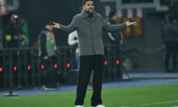 Cesc Fabregas Tunjukkan Kekecewaan Setelah Laga Buruk