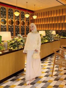 Bukber Lebih Modis: Outfit Warna Pastel Yang Fresh Dan Elegan