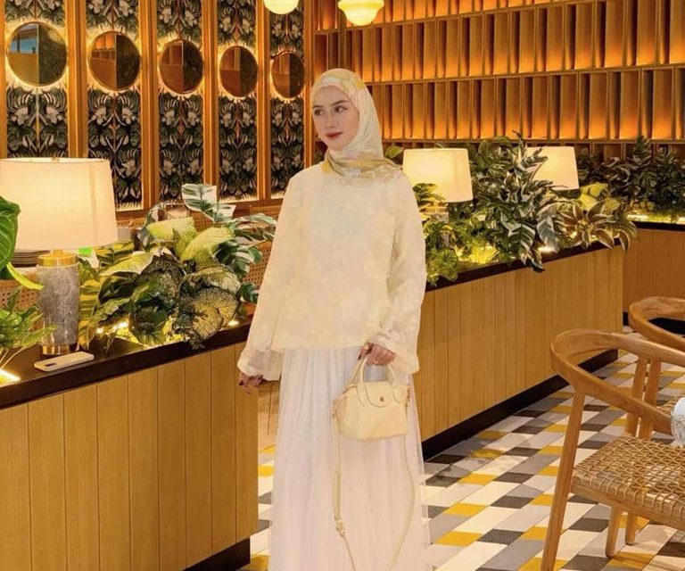 Bukber Lebih Modis: Outfit Warna Pastel Yang Fresh Dan Elegan