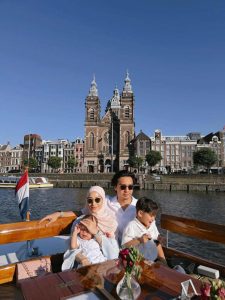 Gaya Santai Nikita Willy Menyusuri Open Havenfront Amsterdam