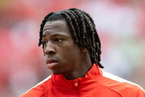 Manzambi Di Buru, Newcastle Di Saingi Klub Liga Champions