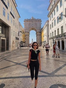 Liburan Elegan! Potret Novia Bachmid Liburan Di Lisbon, Portugal