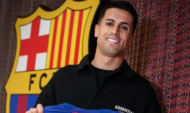 Cinta Barcelona! Joao Cancelo Rela Pangkas Gaji Hingga 81 %