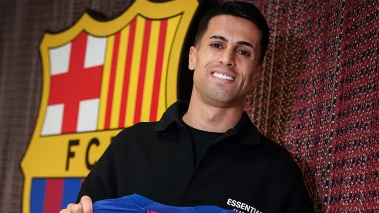 Cinta Barcelona! Joao Cancelo Rela Pangkas Gaji Hingga 81 %