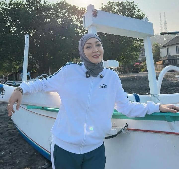 Cantiknya Sunrise! Angelina Sondakh Jalan-Jalan Pagi Di Lombok