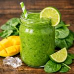 Camilan Sehat! Smoothie Mangga & Bayam Kaya Nutrisi