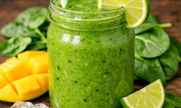 Camilan Sehat! Smoothie Mangga & Bayam Kaya Nutrisi