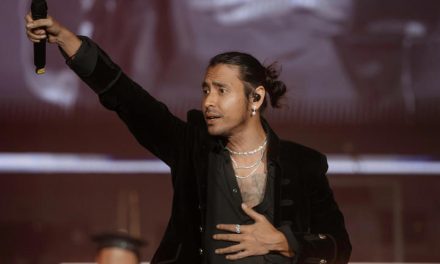 Fashion Goals! Ello Gaya Maskulin Dengan Kalung Berlian