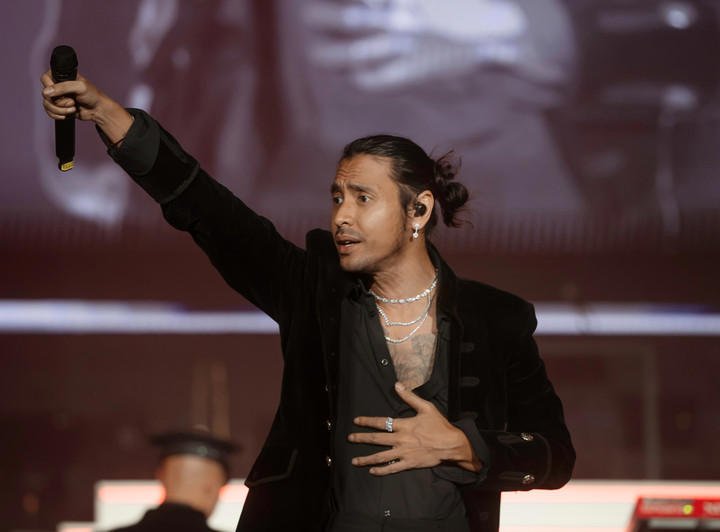 Fashion Goals! Ello Gaya Maskulin Dengan Kalung Berlian