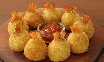 Kriuk Maksimal! Bola-Bola Udang Goreng Dengan Isian Gurih